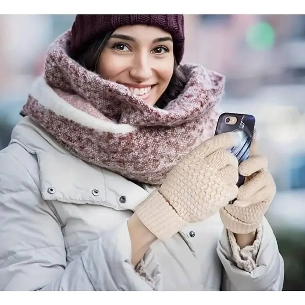 Ladies Fashionable Stylish White Knit Gloves